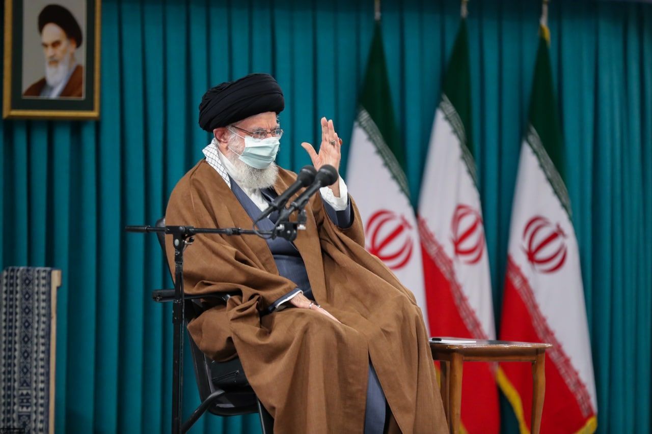 رهبر انقلاب، امروز: استغفار در میدانهای ملی ما را به توفیقات بزرگ میرساند
