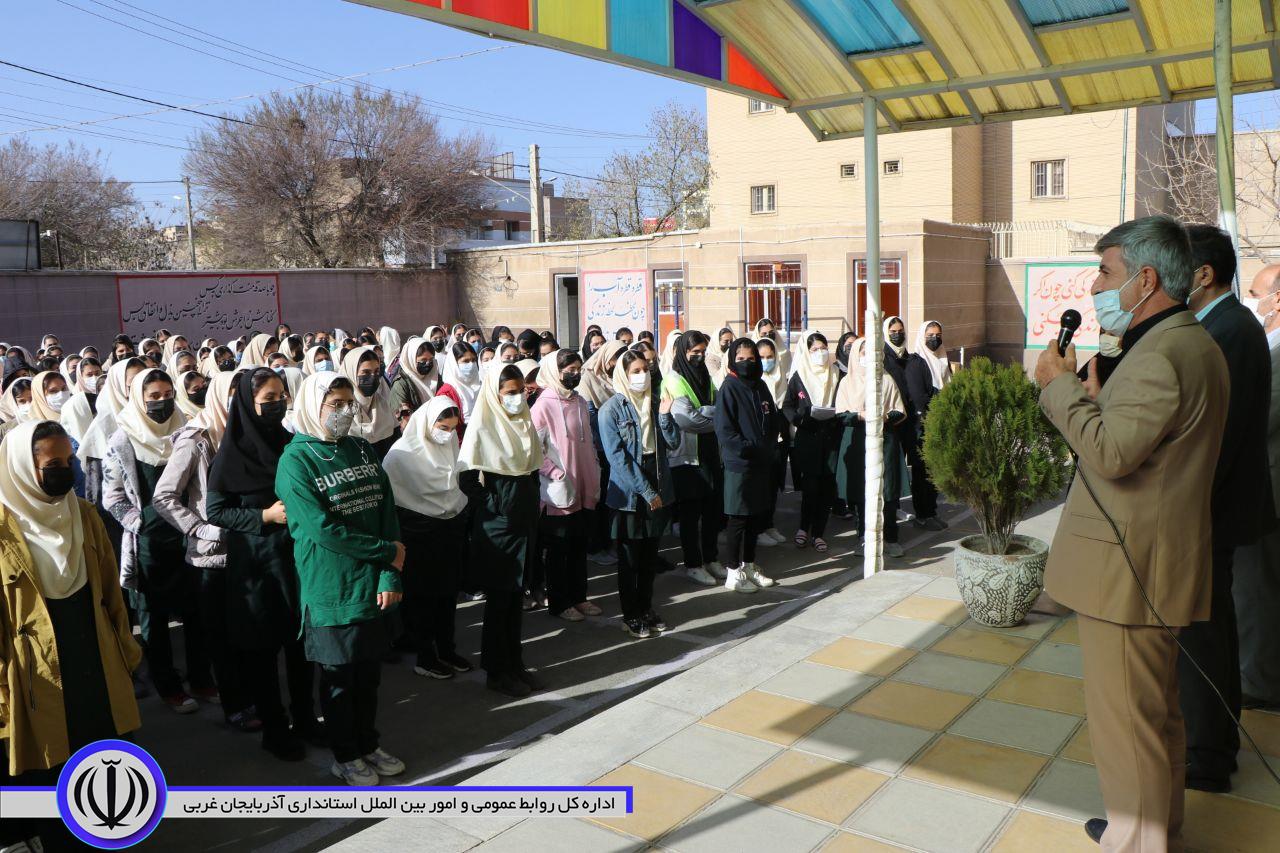 بازدید فرماندار از آموزش حضوری کامل مدارس شهرستان بوکان