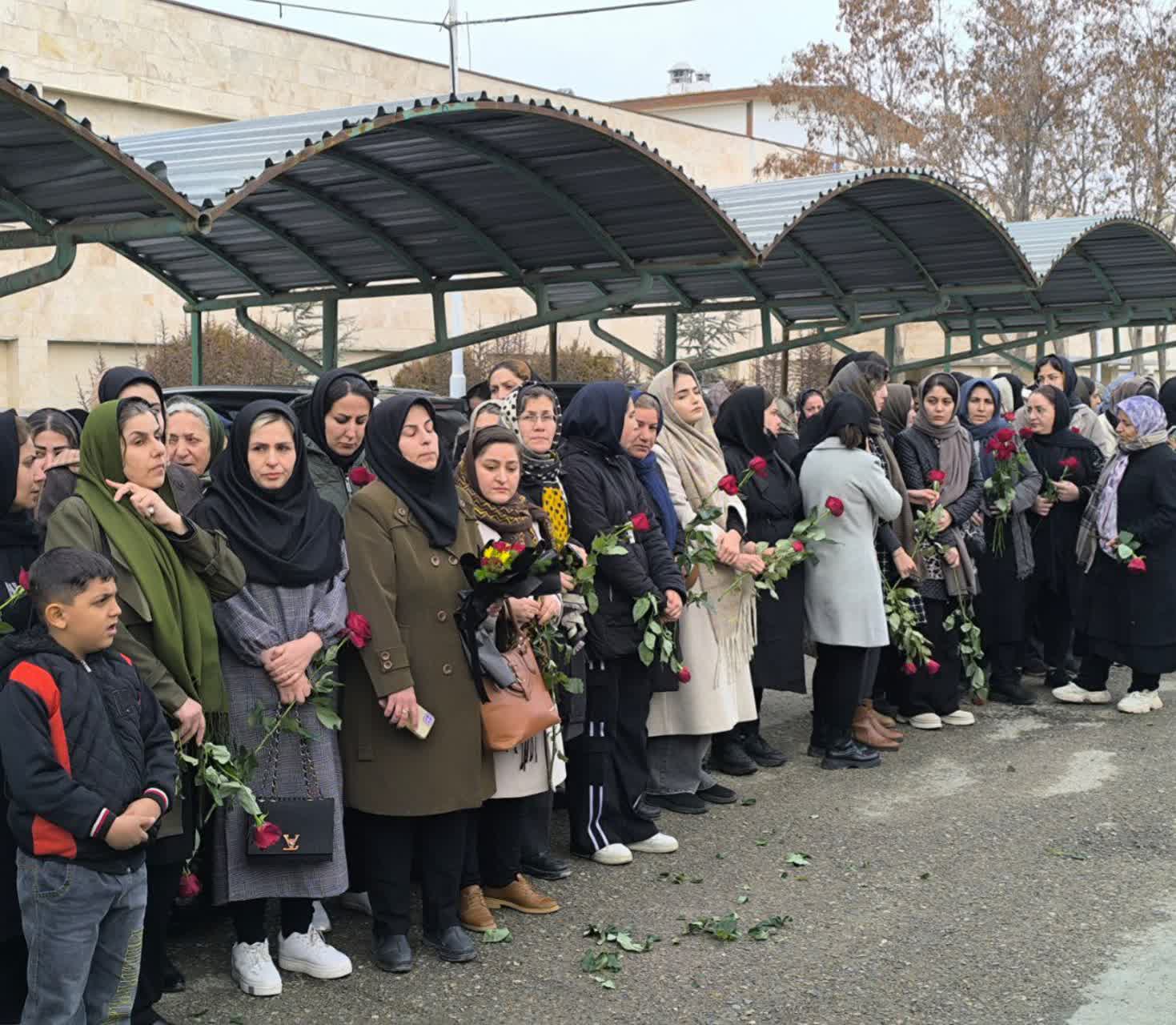 تجلی همدلی و انسانیت مردم بوکان در مراسم وداع با دیانا اسماعیلی دانش‌آموز بوکانی