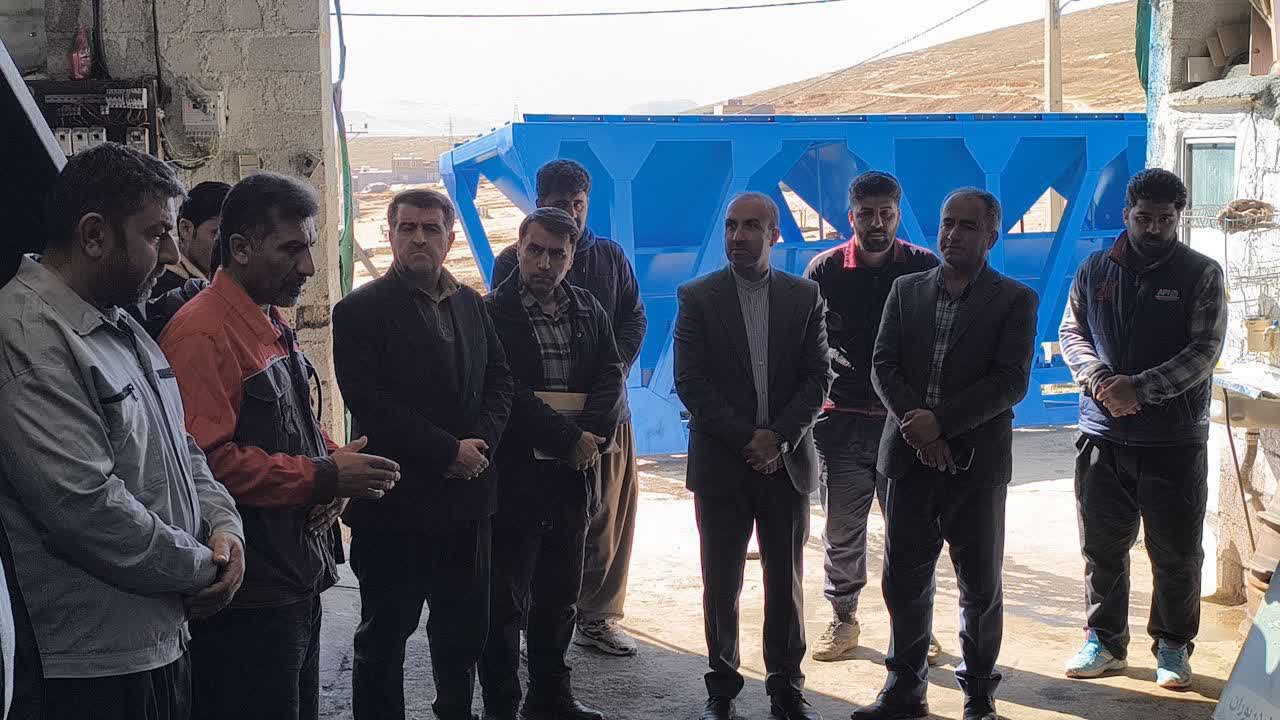 بازدید فرماندار بوکان از کارگاه ماشین‌سازی بومی شهرستان به مناسبت روز ملی کارآفرینی: تأکید بر توسعه زیرساخت‌ها و حمایت از اشتغال‌زایی