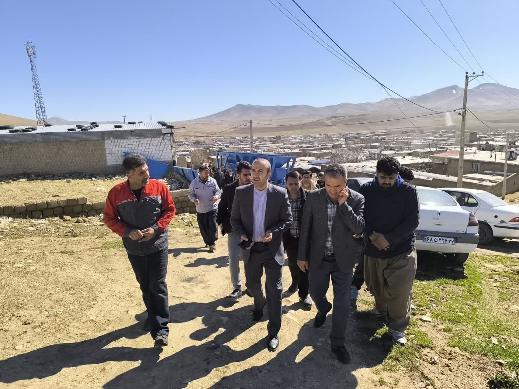 بازدید فرماندار بوکان از کارگاه ماشین‌سازی بومی شهرستان به مناسبت روز ملی کارآفرینی: تأکید بر توسعه زیرساخت‌ها و حمایت از اشتغال‌زایی