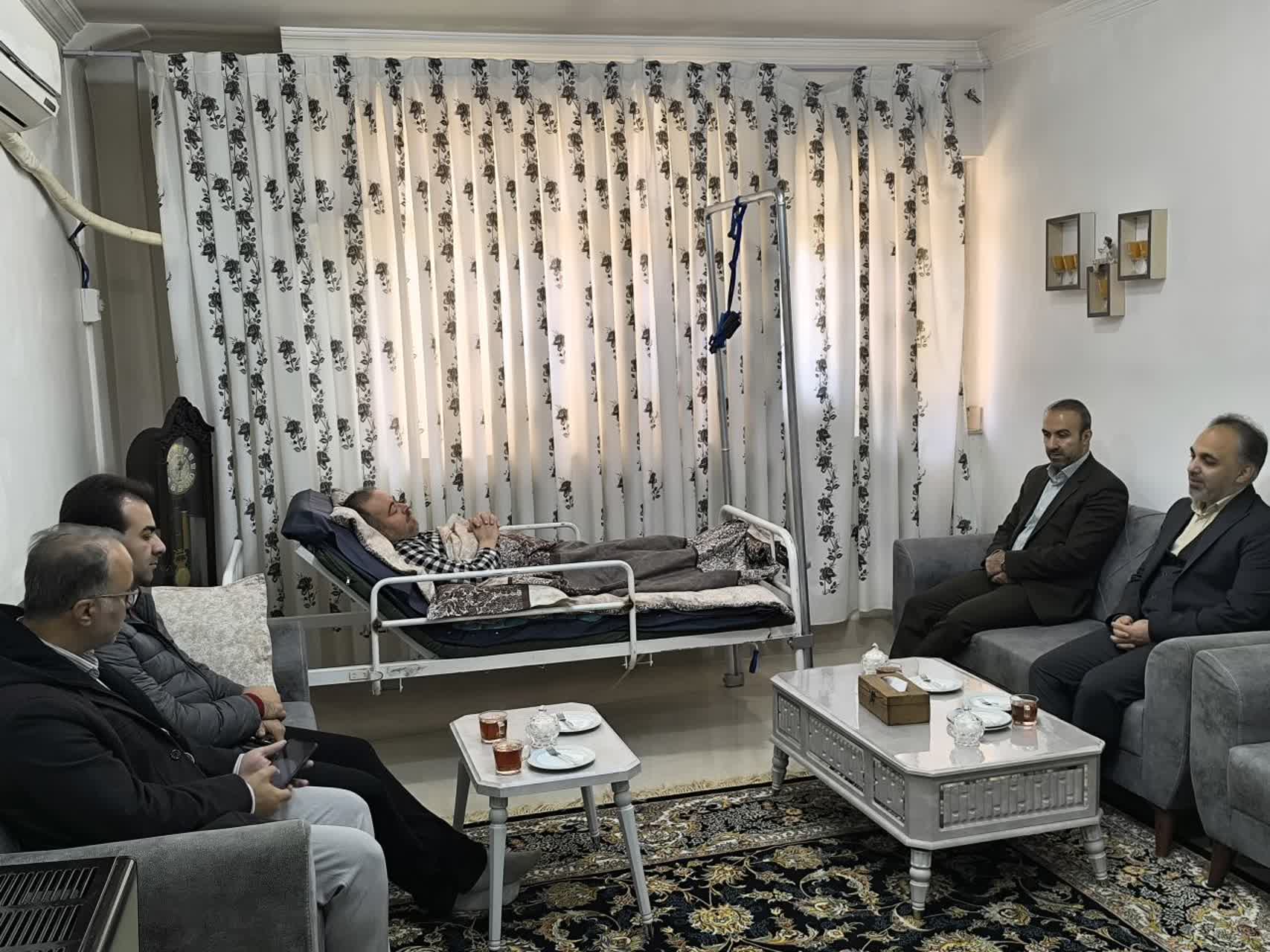 عیادت فرماندار بوکان و معاونت صداوسیمای مرکز ارومیه از خبرنگار باسابقه و خوشنام بوکانی