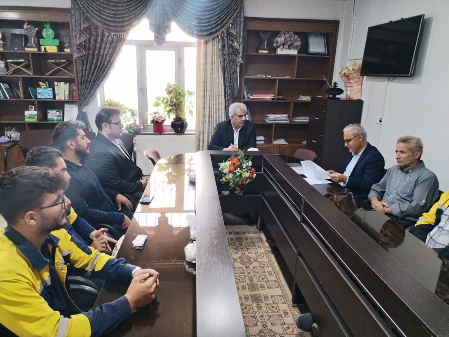 💢دیدار کارکنان اداره پست شهرستان بوکان به مناسبت روز جهانی پست با معاونت سیاسی اجتماعی فرمانداری