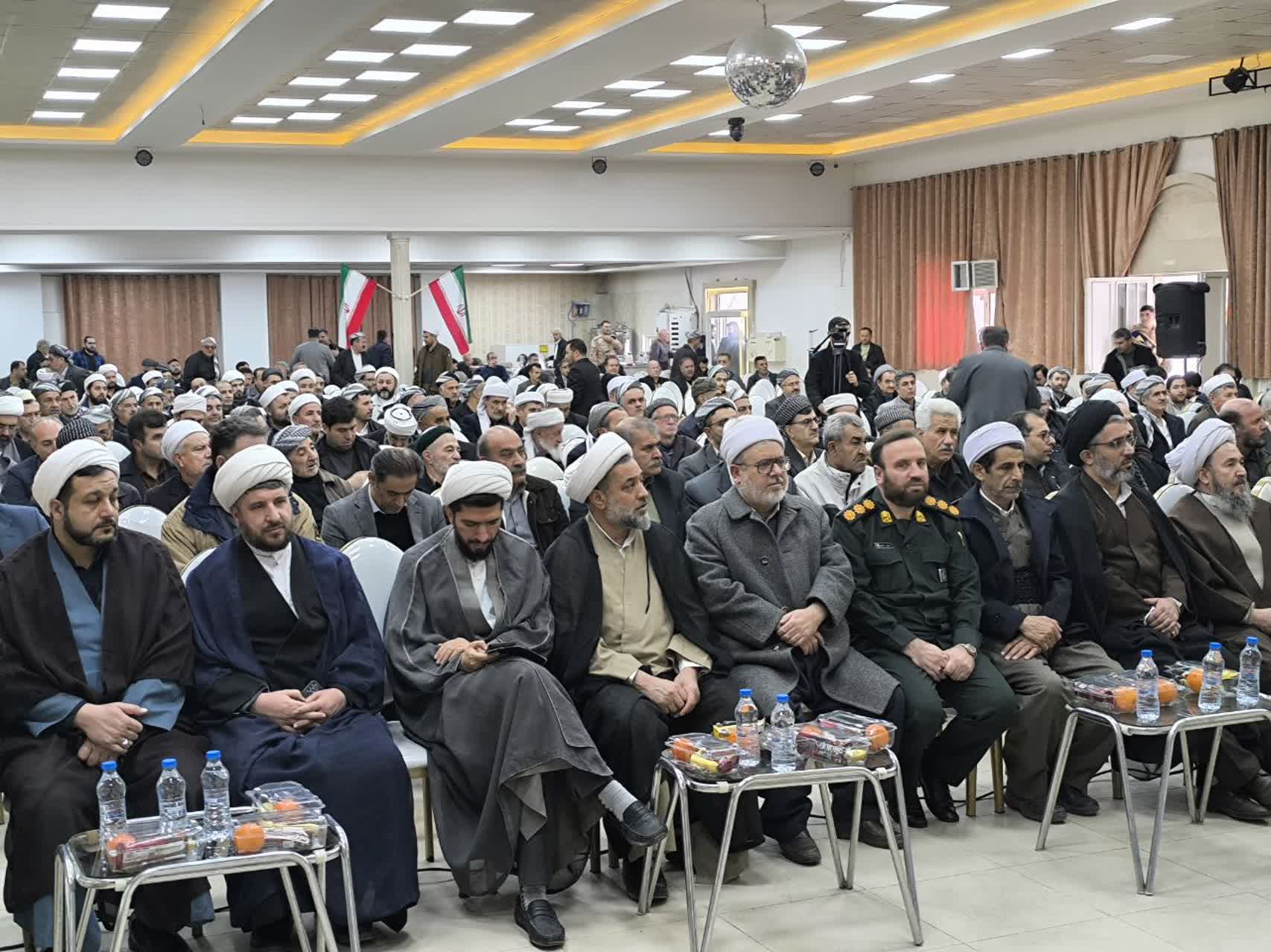 همایش «پرچمداران دین و اندیشه» با حضور گسترده علمای سنی و شیعه در بوکان برگزار شد.