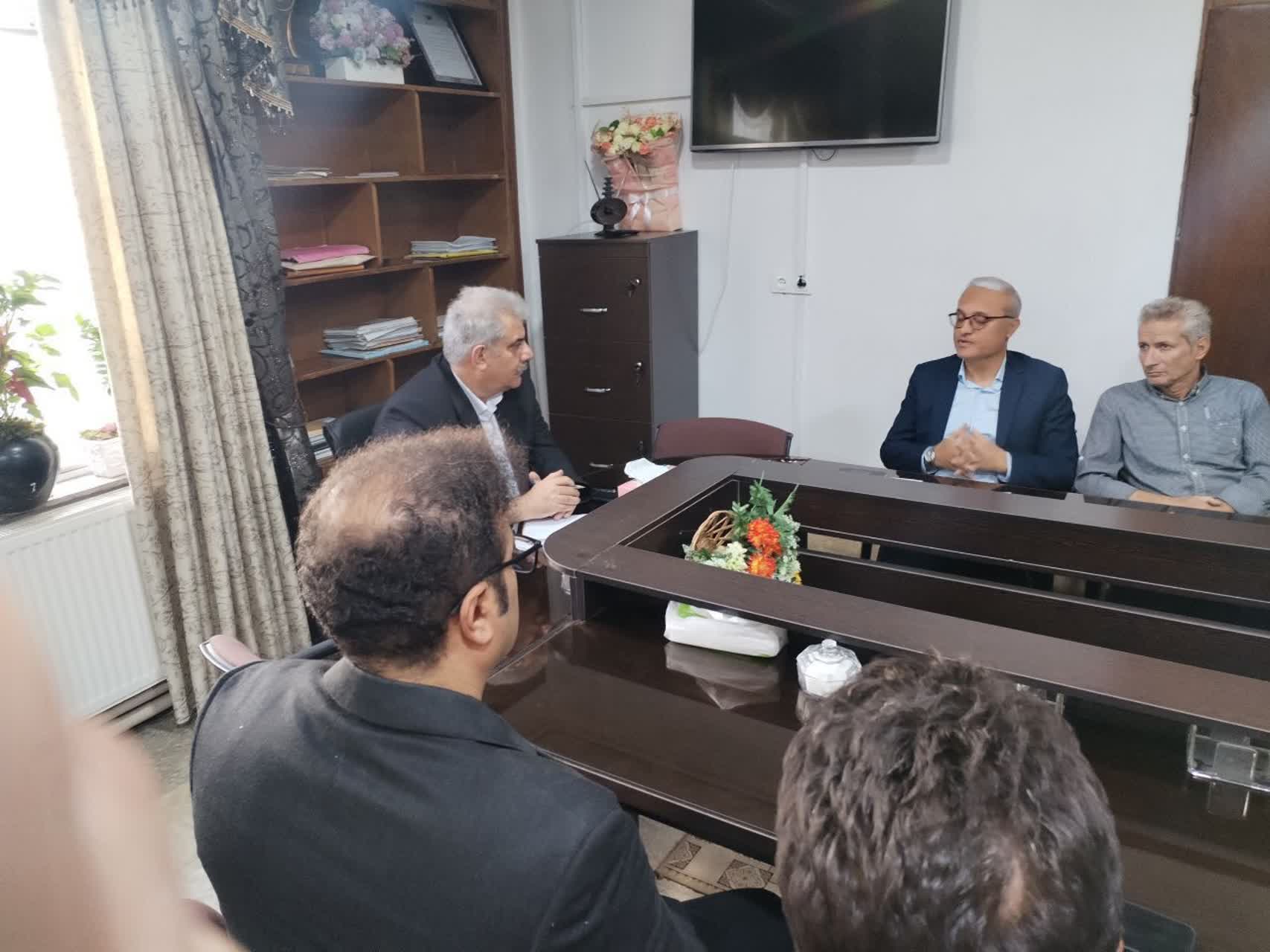 💢دیدار کارکنان اداره پست شهرستان بوکان به مناسبت روز جهانی پست با معاونت سیاسی اجتماعی فرمانداری