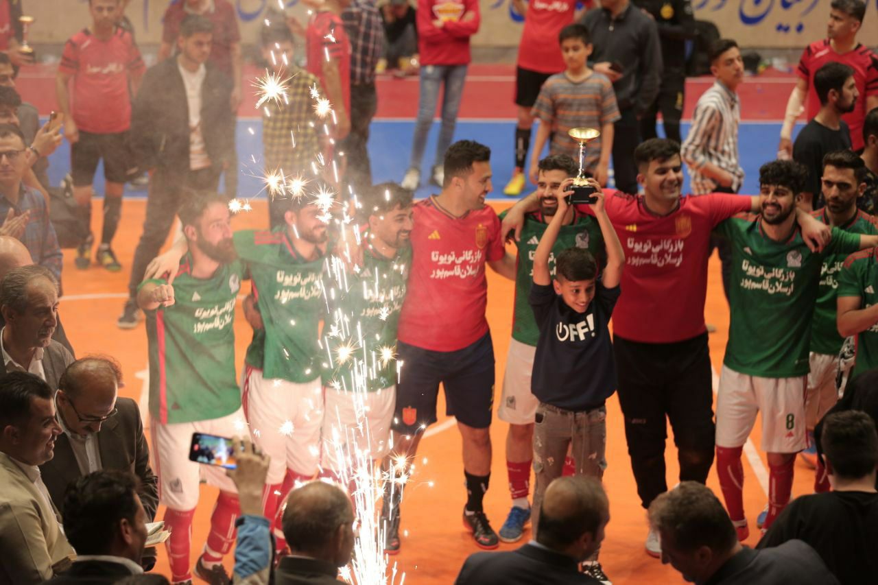  مسابقات فوتسال جام رمضان شهرستان بوکان با قهرمانی تکنو بازرگان و یاران قدیم به پایان رسید