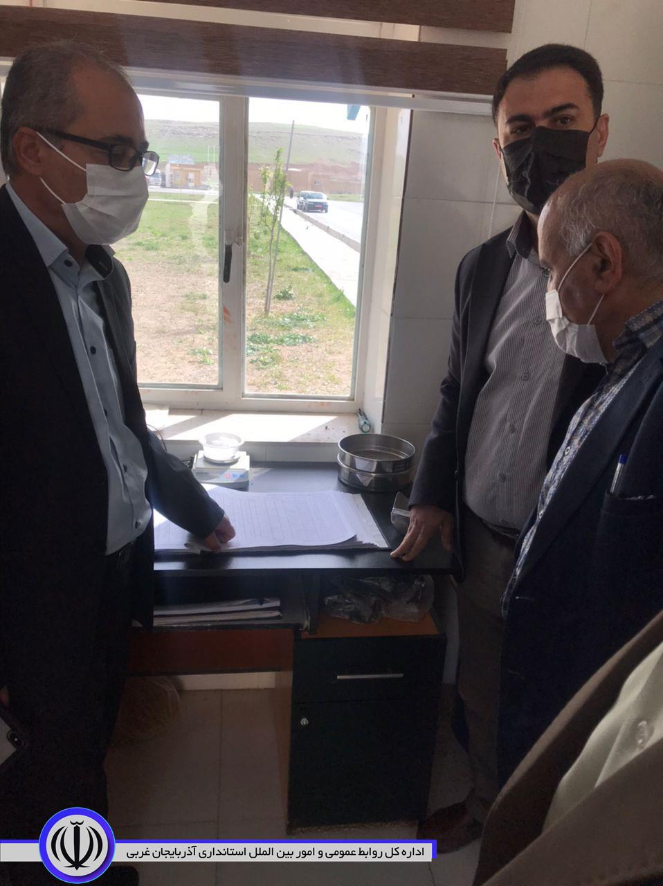 بازدید معاون برنامە ریزی و هماهنگی امور عمرانی فرماندار شهرستان بوکان از نحوه تحویل گندم