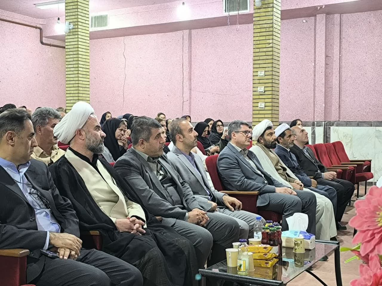 مراسم تجلیل از حامیان ایتام و رابطین فرهنگی شهرستان بوکان