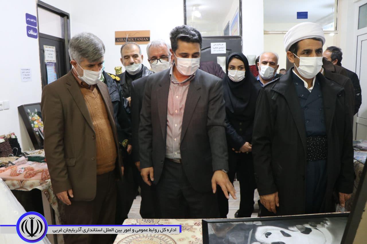 به مناسبت چهل و سومین سالگرد پیروزی انقلاب اسلامی، اهـدای جـهیـزیه به نــوعروســان تحــت حمــایت کمـیـته امـداد امــام خمیــنی (ره) شهــرستان بـوکـان