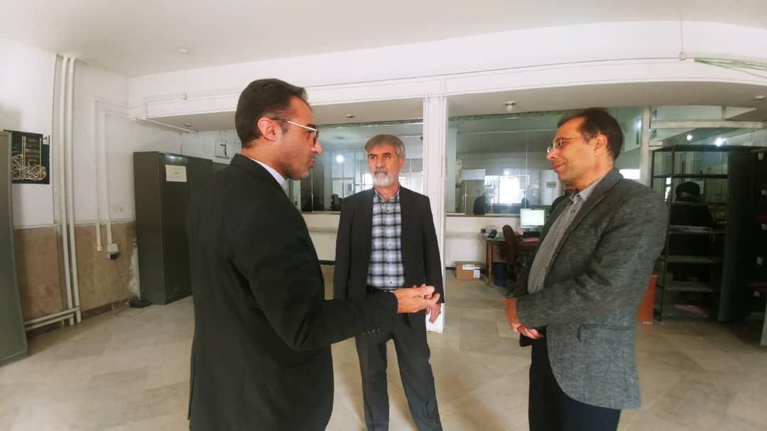 بازدید سرزده فرماندار شهرستان بوکان از اداره ثبت و اسناد این شهرستان