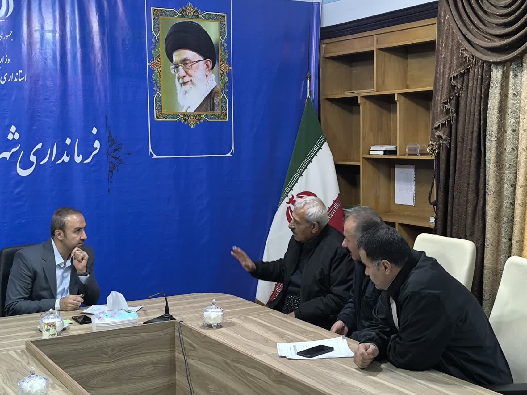 دیدار چهره به چهره خشایار صنعتی فرماندار شهرستان با شهروندان