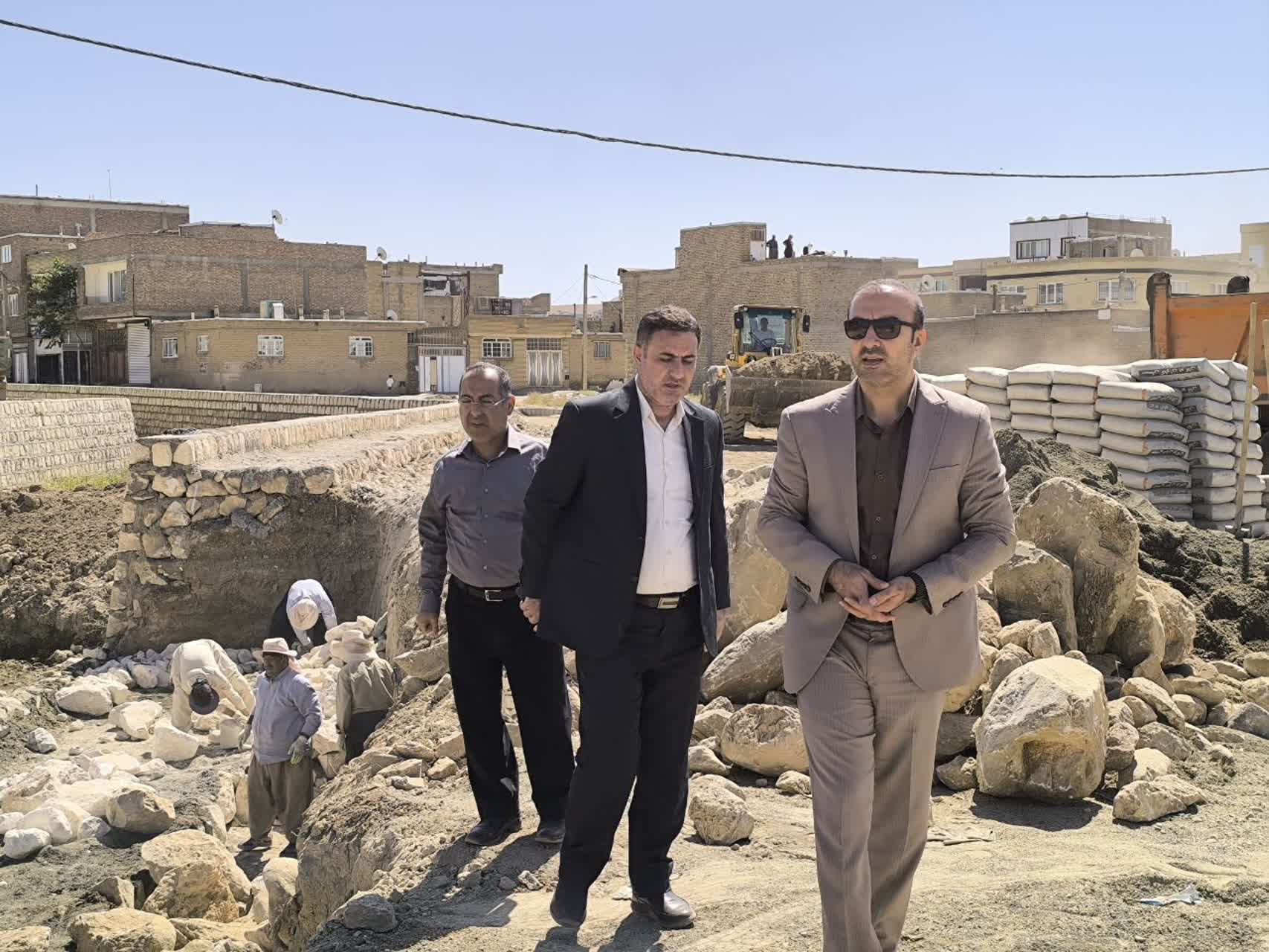 💢بازدید فرماندار بوکان از پروژههای عمرانی شهرداری: ارزیابی دقیق روند پیشرفت و تأکید بر تسریع در تکمیل طرحها