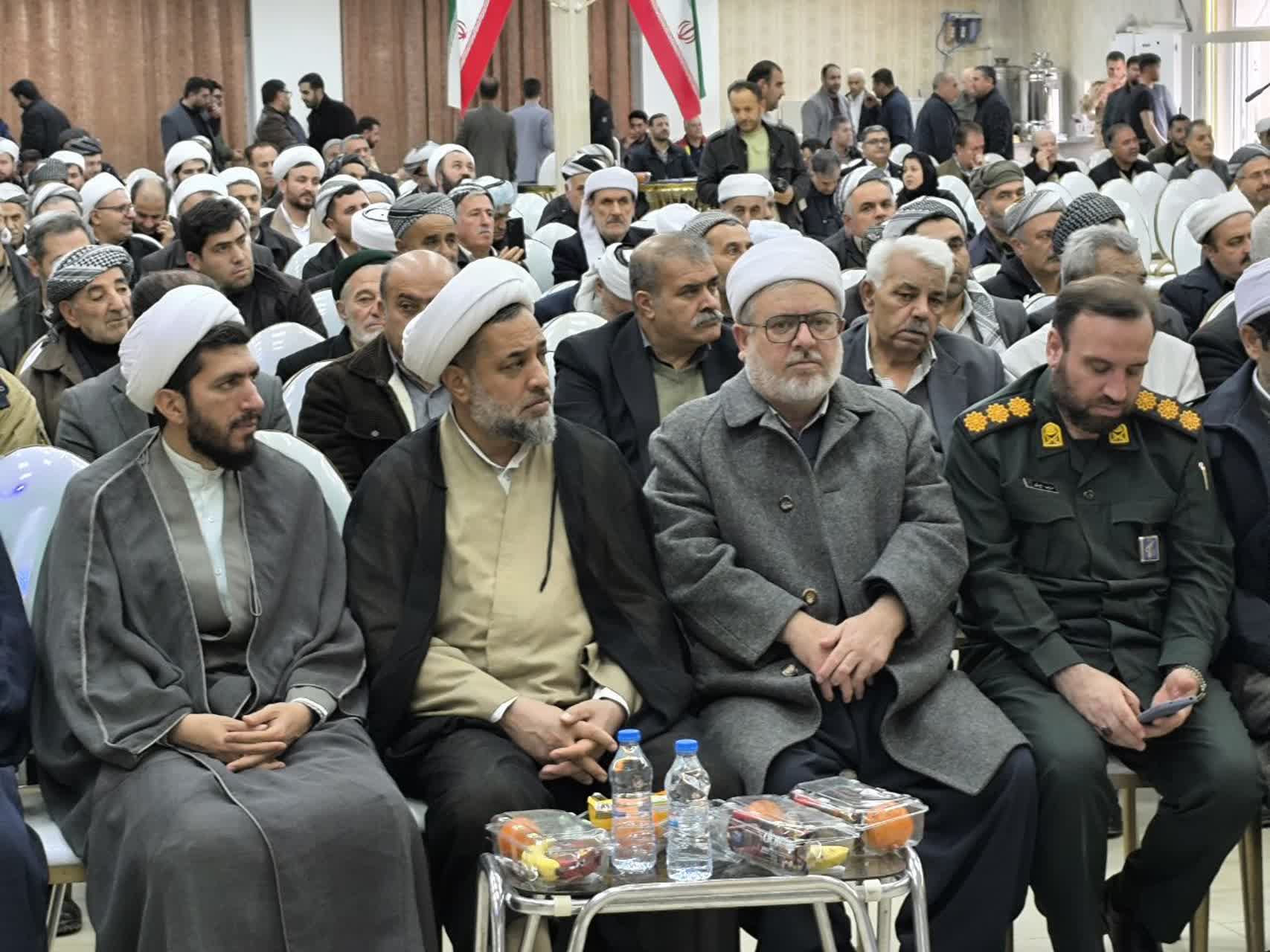 همایش «پرچمداران دین و اندیشه» با حضور گسترده علمای سنی و شیعه در بوکان برگزار شد.