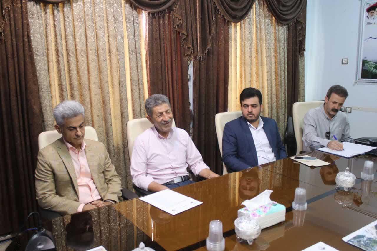 ◾️دیدار و نشست اعضای هیئت امنای سرای محله انجمن توسعه با فرماندار بوکان با هدف ارائه برنامه ها و تدوین اهداف کاری