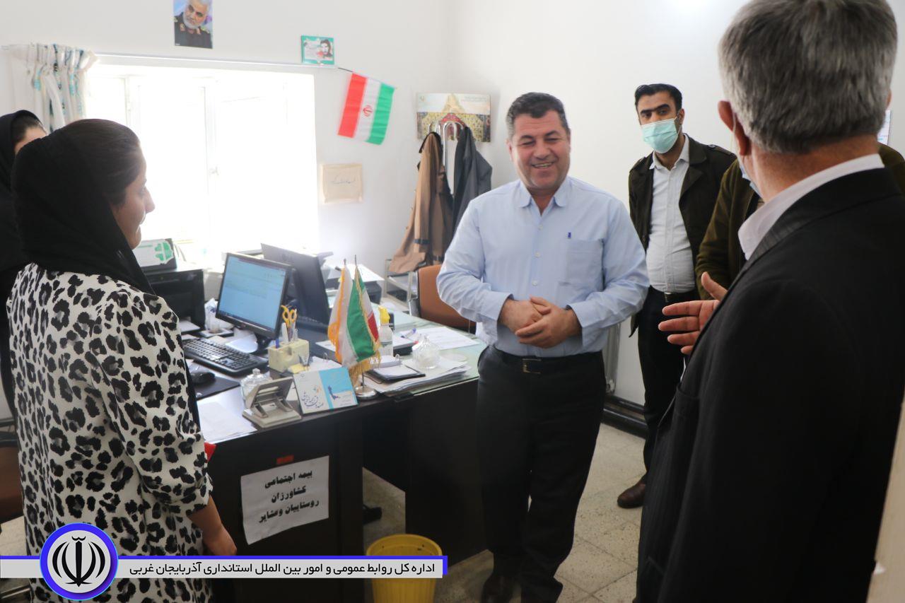 بازدید سرزده فرماندار شهرستان بوکان از بخشداری مرکزی و واحدهای مختلف آن