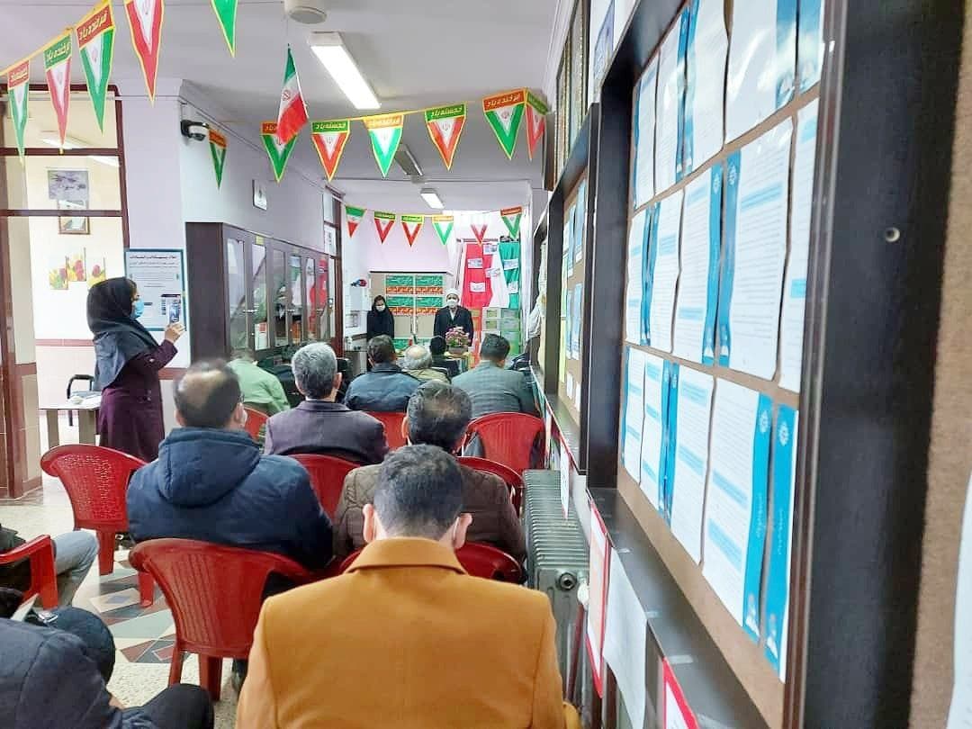 مراسم نواختن زنگ انقلاب با حضور امام جمعه شهر سیمینه، «محمدی» بخشدار سیمینه و جمعی از مسئولین سیمینه در محل شبانه روزی مرحوم رسولی شهر سیمینه