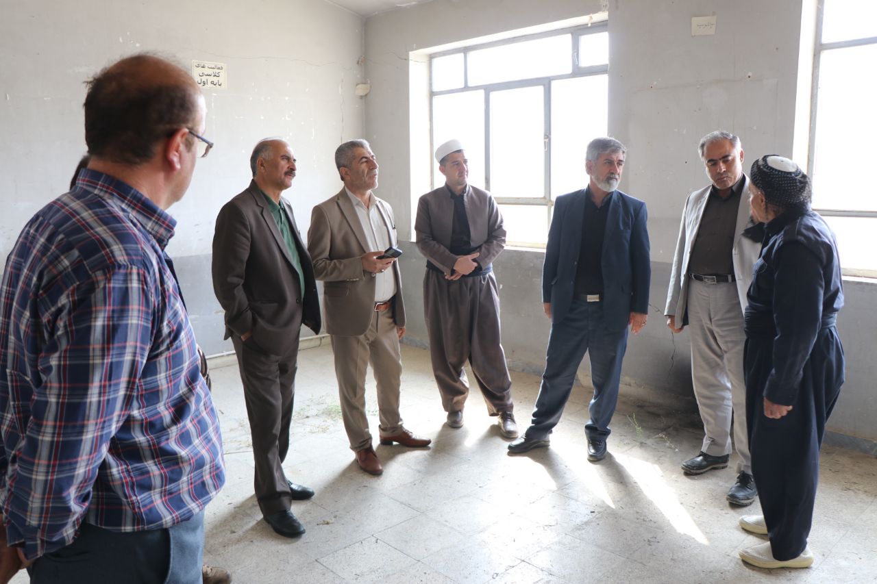 🇮🇷بازدید فرماندار شهرستان بوکان از مدرسه روستای قرمیش