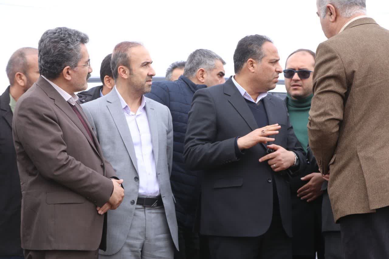 بازدید معاون وزیر نیرو و مدیر عامل شرکت مهندسی آب و فاضلاب کشور به همراه مسئولان استانی از خط لوله اب