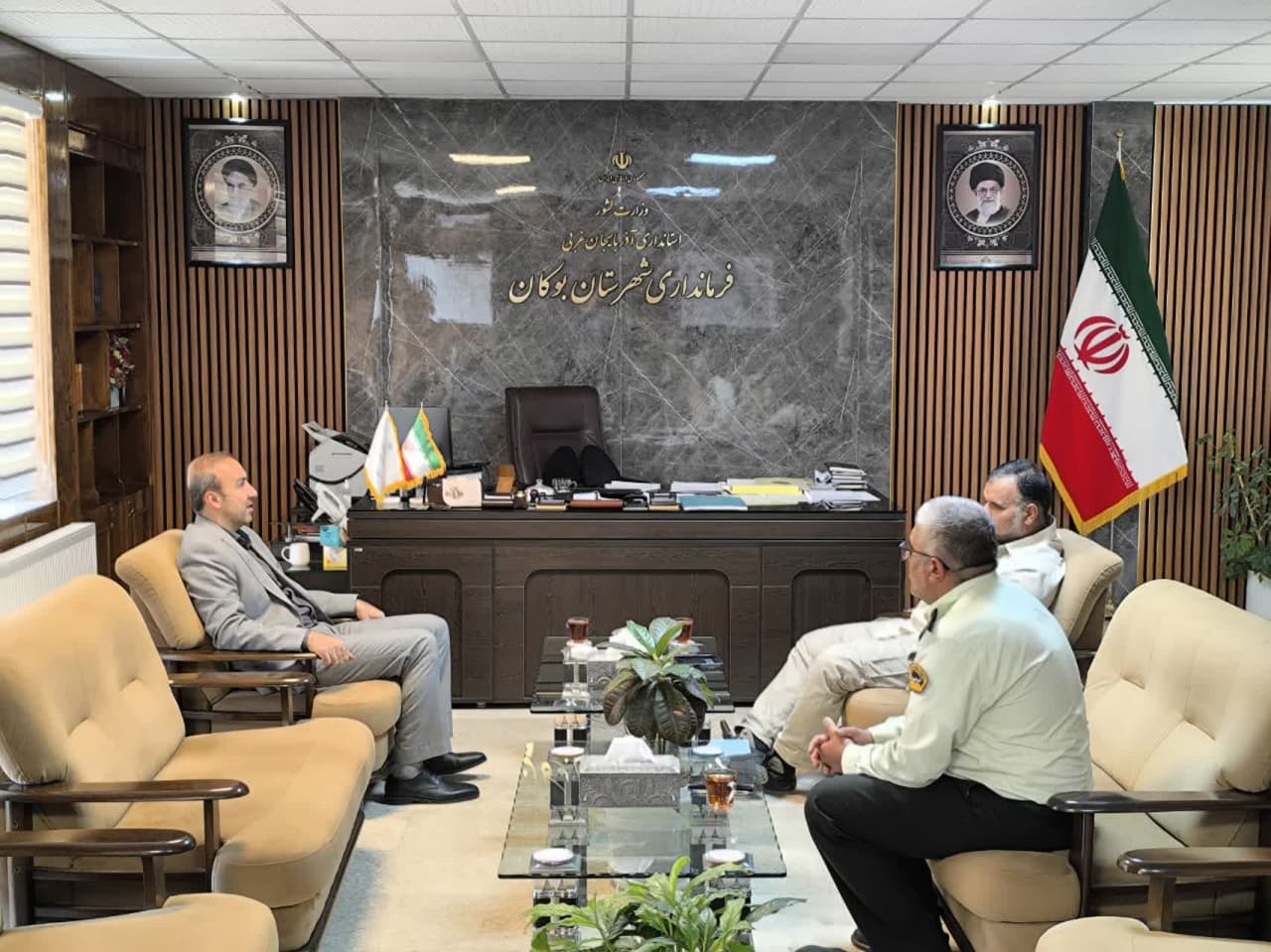 💢نشست مشترک فرماندار و فرمانده نیروی انتظامی بوکان در خصوص رسیدگی به مطالبات شهروندان پیرامون نظم عمومی شهر، رسیدگی به تخلفات مخلین نظم و متعرضین به بیت المال