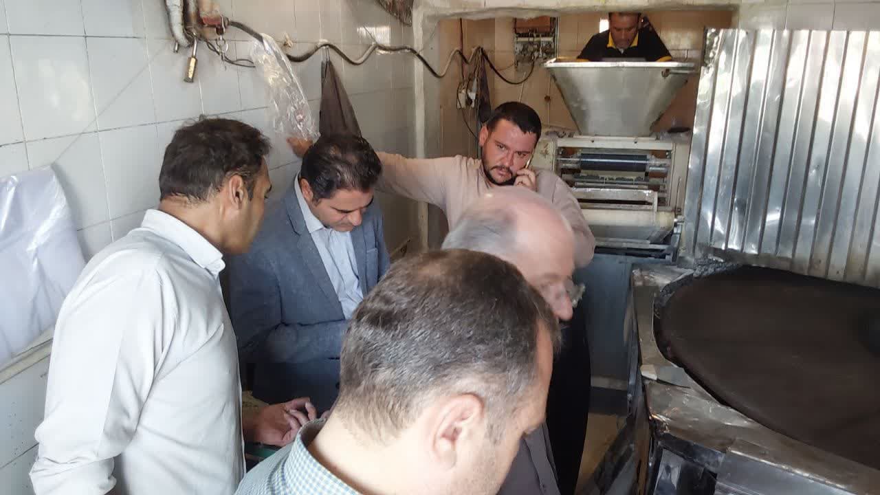 بازدید میدانی معاون برنامهریزی و هماهنگی امور عمرانی فرمانداری با همراهی رئیس اداره تعزیرات حکومتی و اعضای ستاد تنظیم بازار از نانواییهای سطح شهر