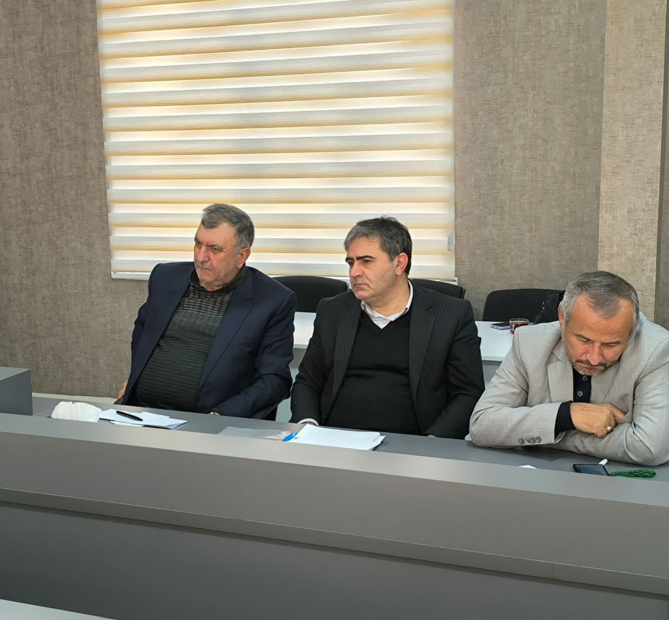 نشست مشترک معاونت امور عمرانی استانداری، نماینده مردم شهرستان و فرماندار بوکان با مدیران استانی به منظور شتاب بخشی عملیاتی و رفع موانع پروژههای زیرساختی بوکان برگزار شد.