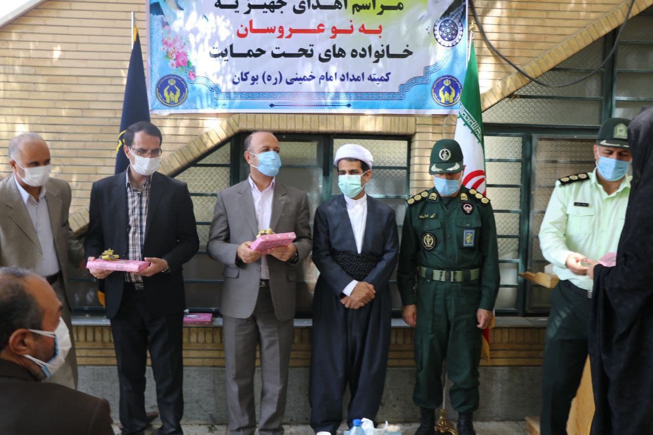 برگزاری مراسم اهـدای جـهیـزیه به نوعروسان تحت حمایت کمیـته امـداد امام خمینی (ره) شهــرستان بـوکـان