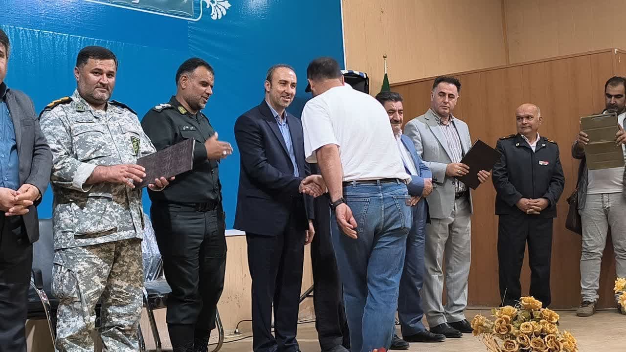 تکریم بازنشستگان و گرامیداشت روز کارمند