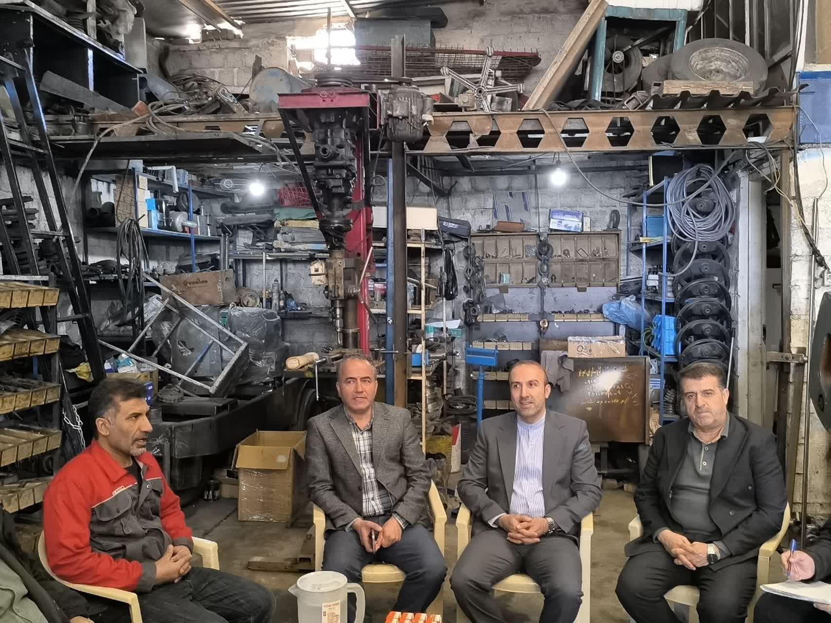 بازدید فرماندار بوکان از کارگاه ماشین‌سازی بومی شهرستان به مناسبت روز ملی کارآفرینی: تأکید بر توسعه زیرساخت‌ها و حمایت از اشتغال‌زایی