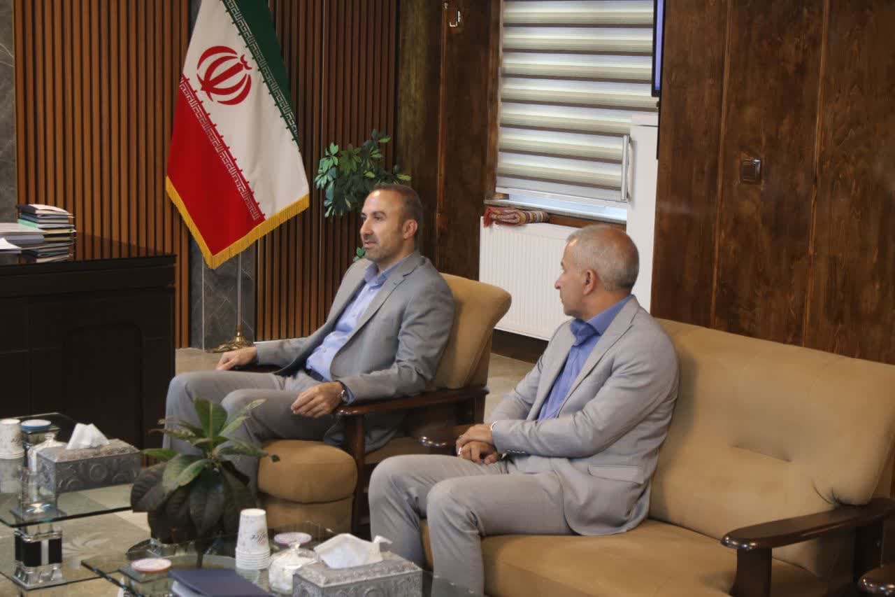 💢به منظور ساماندهی وضعیت جایگاههای سوخت و نظارت بر روند توزیع و مصرف فرآورده های سوختی در سطح شهرستان صورت پذیرفت: حضور مدیر شرکت ملی پخش فرآوردههای نفتی منطقه میاندوآب در دفتر فرماندار بوکان