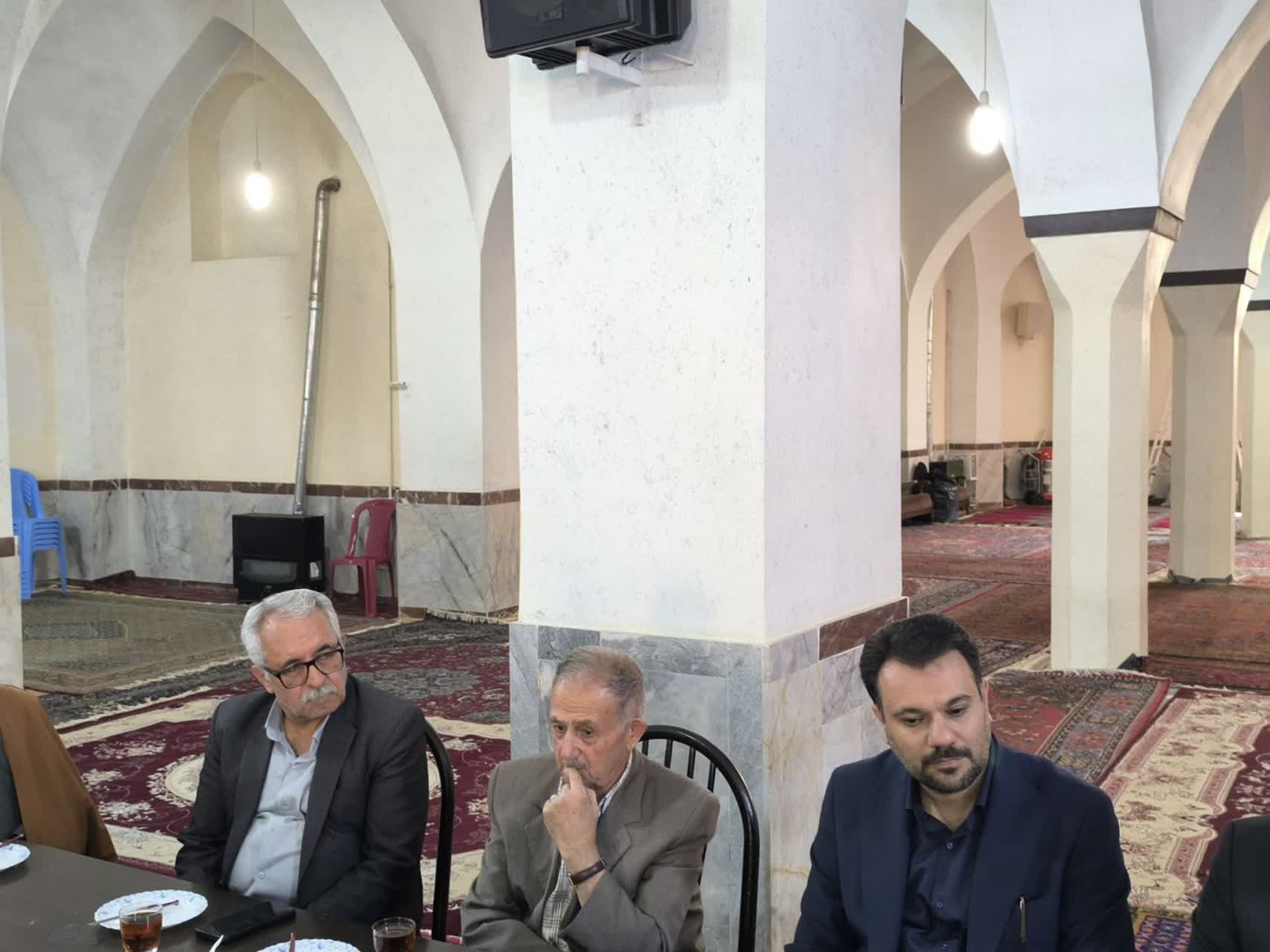 💢نشست هماندیشی مسئولان شهرستان با محوریت توسعه مسجد جامع شهر بوکان و بازدید میدانی از زمین مجاور برای توسعه