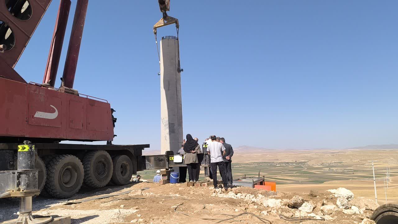 بازدید فرماندار از روند پیشرفت پروژه احداث خط انتقال و پست 400 کیلوولت میاندوآب به بوکان