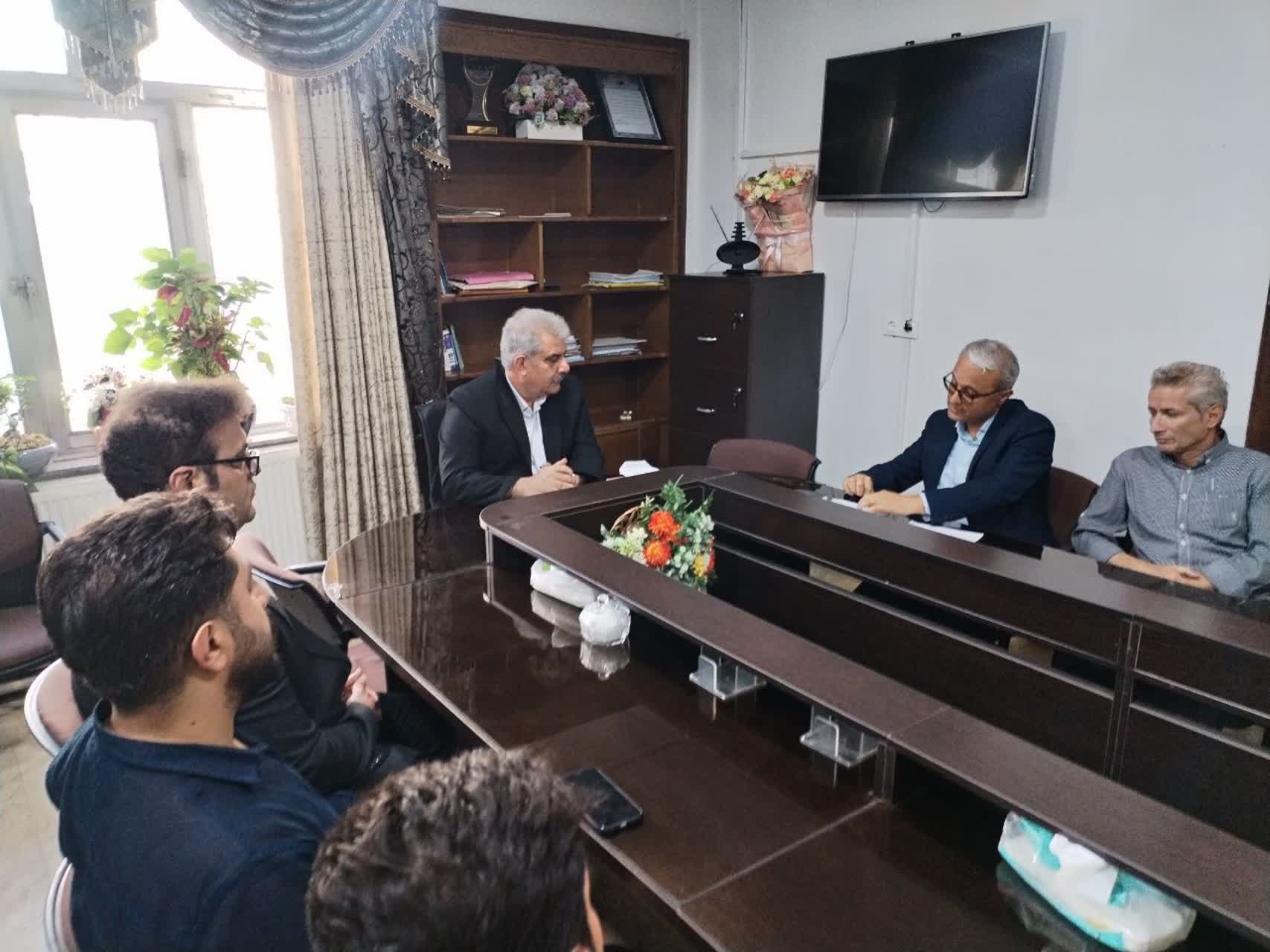 💢دیدار کارکنان اداره پست شهرستان بوکان به مناسبت روز جهانی پست با معاونت سیاسی اجتماعی فرمانداری