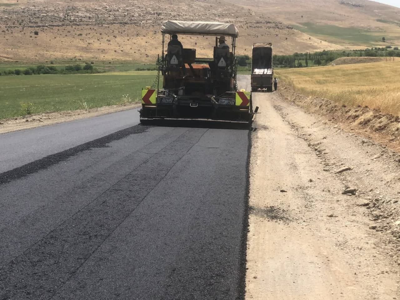 💢پروژه لکهگیری و روکش آسفالت محور نوبار قطعه 2 در شهرستان بوکان