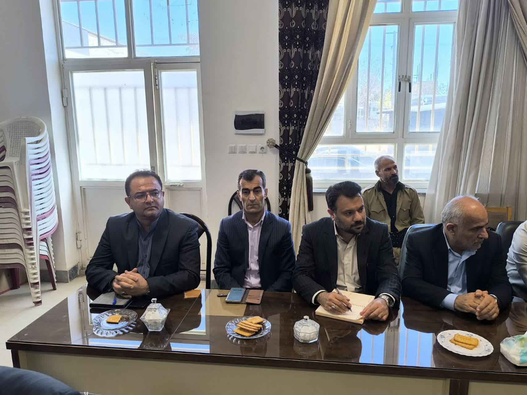 💢برگزار جلسه شورای اداری شهرستان در شهر سیمینه