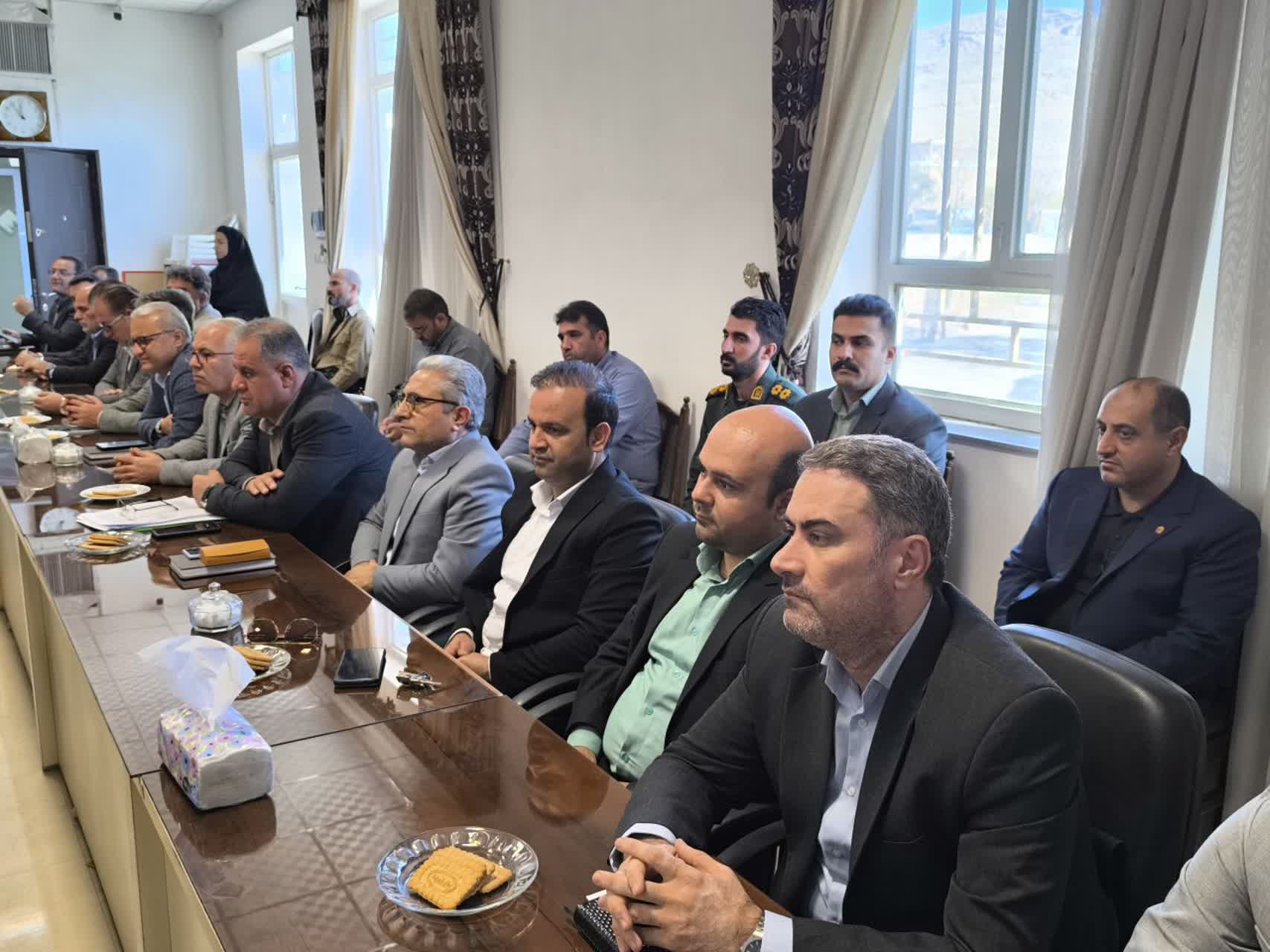 💢برگزار جلسه شورای اداری شهرستان در شهر سیمینه